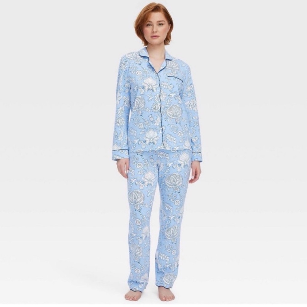 S Floral Vines Long Sleeves Pants Pajama Set
Blue - Roller Rabbit x Target NWT